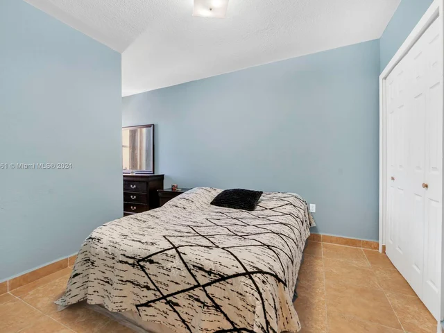 1141 NW 126th Pl, Miami FL 33182