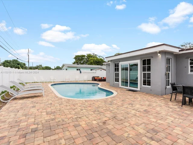 310 N 68th Ter, Hollywood FL 33024