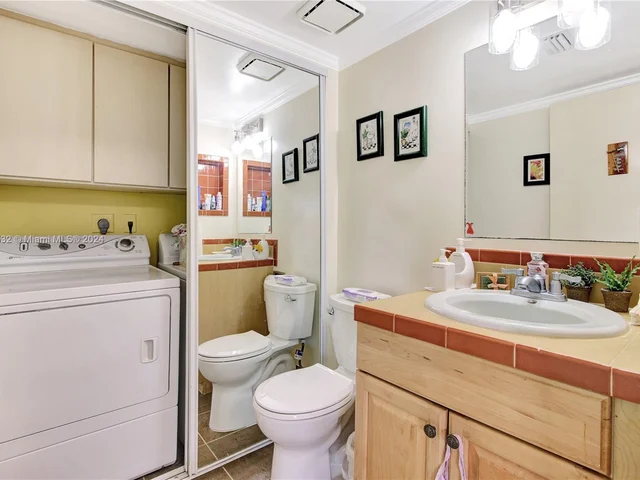 5541 NW 61st Pl, Tamarac FL 33319