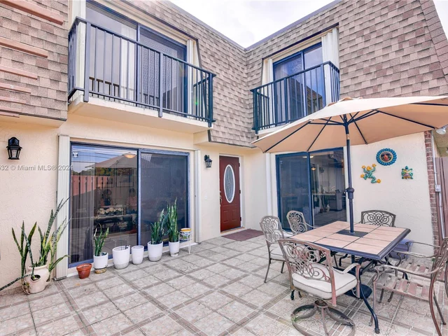 5541 NW 61st Pl, Tamarac FL 33319