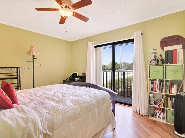 5541 NW 61st Pl, Tamarac FL 33319