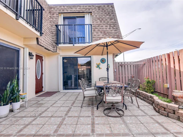 5541 NW 61st Pl, Tamarac FL 33319