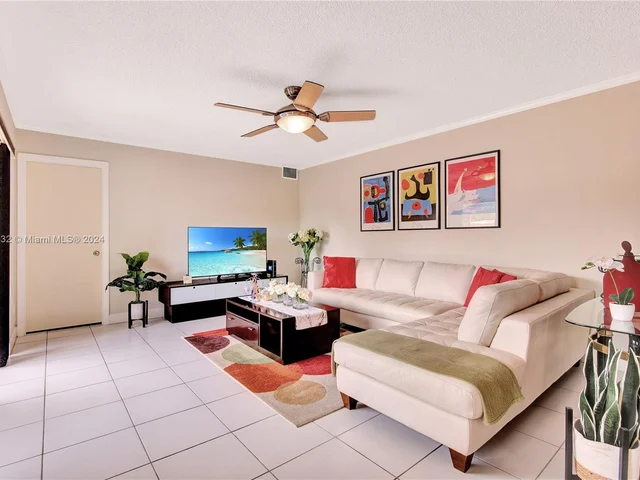 5541 NW 61st Pl, Tamarac FL 33319