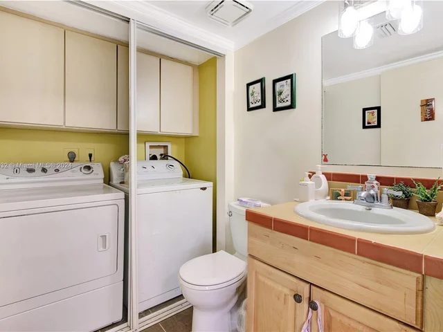 5541 NW 61st Pl, Tamarac FL 33319