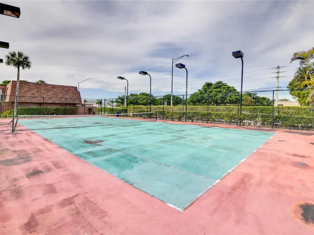 5541 NW 61st Pl, Tamarac FL 33319