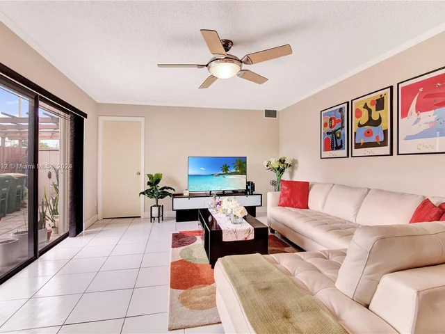 5541 NW 61st Pl, Tamarac FL 33319