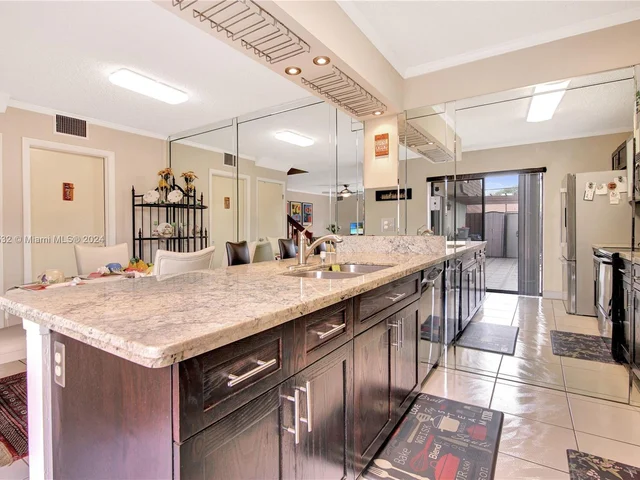 5541 NW 61st Pl, Tamarac FL 33319