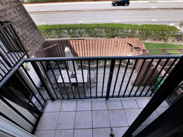 5541 NW 61st Pl, Tamarac FL 33319