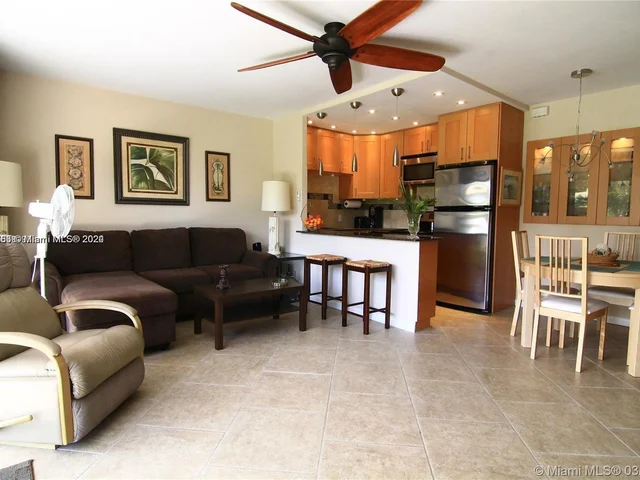 3208 SE 11th St # 102, Pompano Beach FL 33062