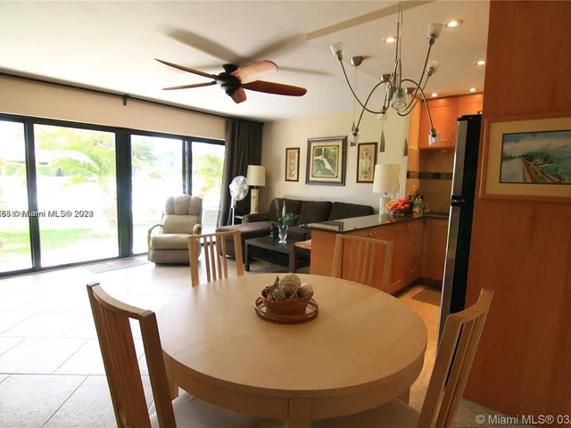 3208 SE 11th St # 102, Pompano Beach FL 33062