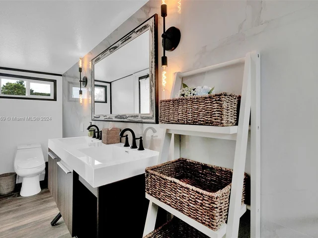 12950 NW 6th St, Miami FL 33182