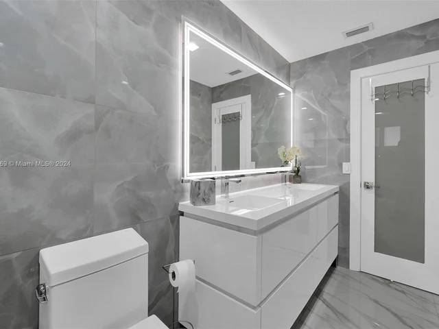 12950 NW 6th St, Miami FL 33182