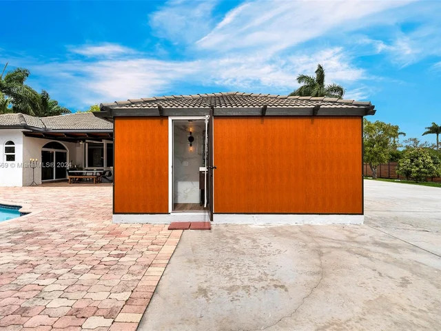 12950 NW 6th St, Miami FL 33182