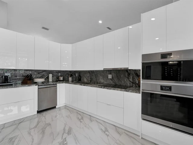 12950 NW 6th St, Miami FL 33182