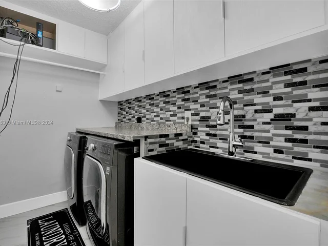 12950 NW 6th St, Miami FL 33182