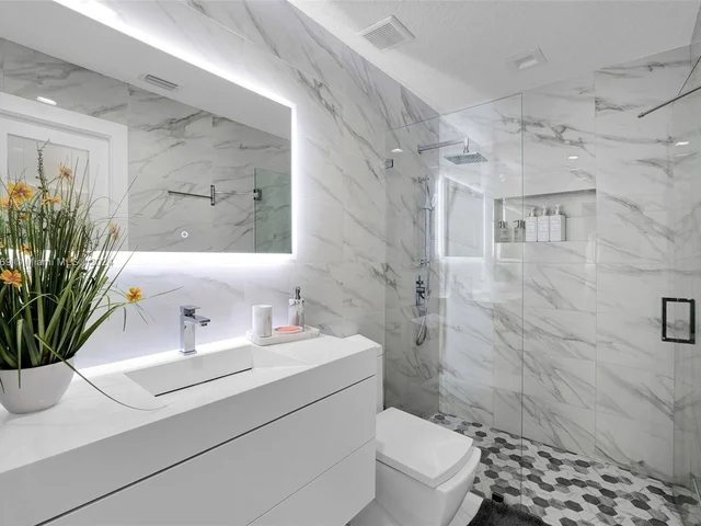 12950 NW 6th St, Miami FL 33182