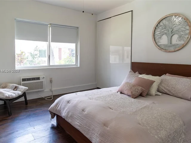 1195 Marseille Dr # 5, Miami Beach FL 33141