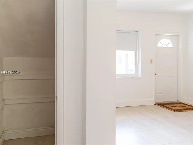 1195 Marseille Dr # 5, Miami Beach FL 33141