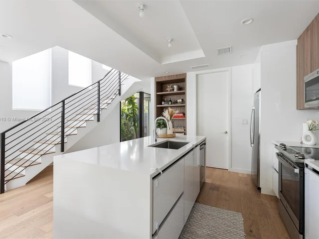 1661 SW 19th Ter, Miami FL 33145