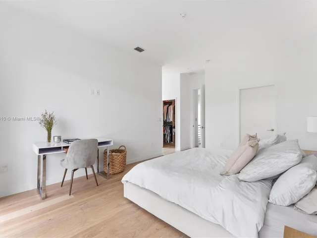 1661 SW 19th Ter, Miami FL 33145