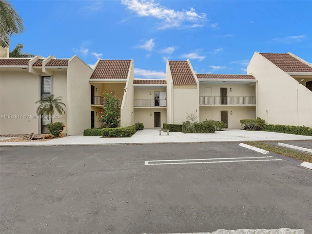 1801 Presidential Way # D202, West Palm Beach FL 33401