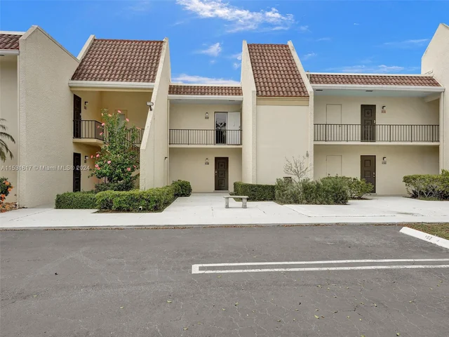 1801 Presidential Way # D202, West Palm Beach FL 33401