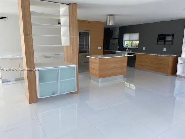 1000 N Shore Dr, Miami Beach FL 33141