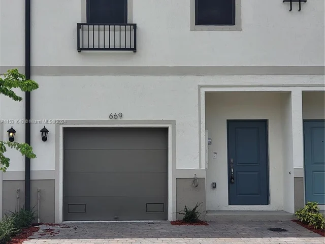 669 SW 11th St # 669, Florida City FL 33034