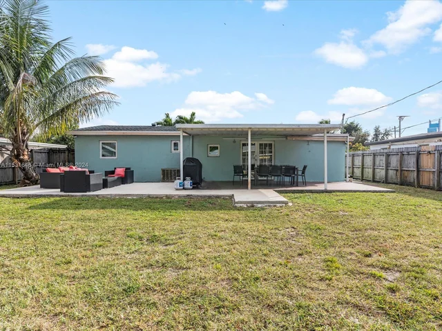 4313 SW 50th St, Dania Beach FL 33314