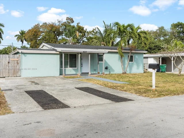 4313 SW 50th St, Dania Beach FL 33314