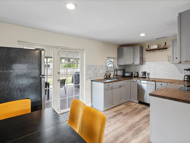 4313 SW 50th St, Dania Beach FL 33314