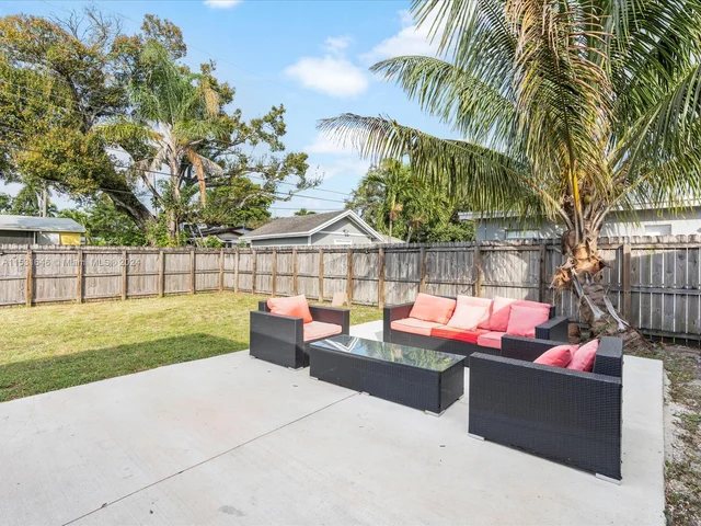 4313 SW 50th St, Dania Beach FL 33314