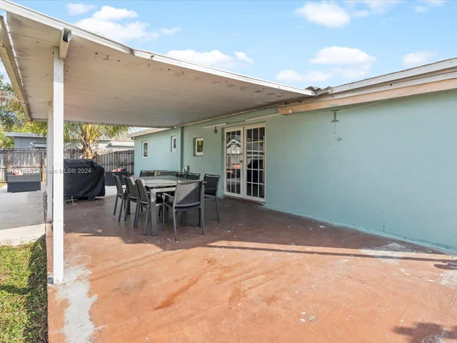 4313 SW 50th St, Dania Beach FL 33314