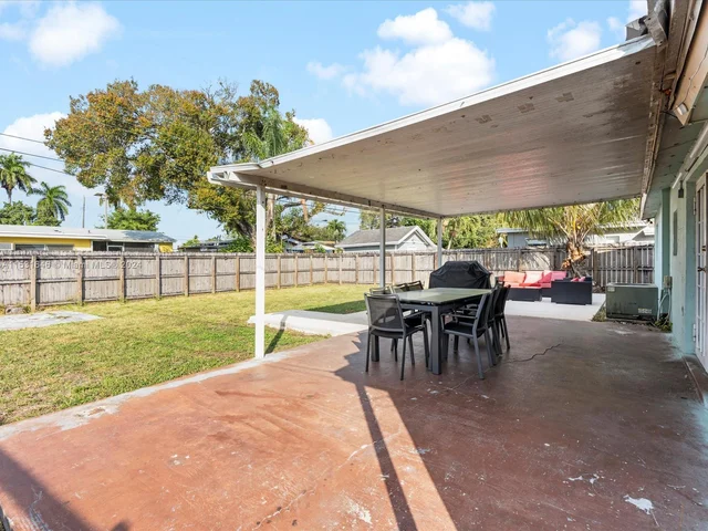 4313 SW 50th St, Dania Beach FL 33314