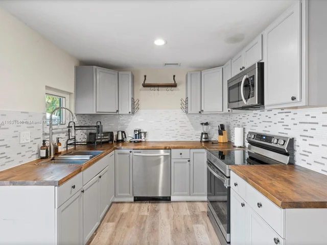 4313 SW 50th St, Dania Beach FL 33314