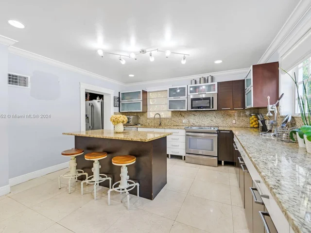 1535 SW 13th St, Miami FL 33145