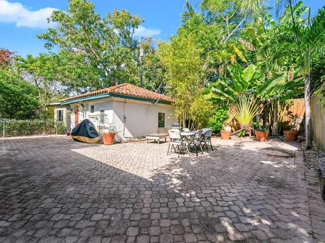 1535 SW 13th St, Miami FL 33145