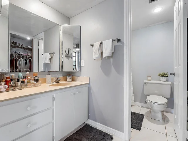 1713 Whitehall Dr # 103, Davie FL 33324