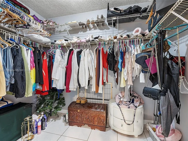 1713 Whitehall Dr # 103, Davie FL 33324