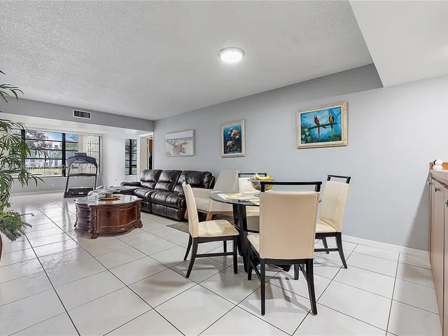 1713 Whitehall Dr # 103, Davie FL 33324