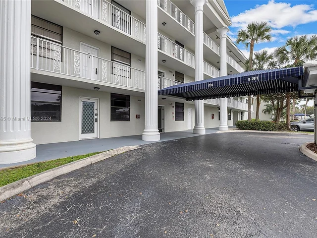 1713 Whitehall Dr # 103, Davie FL 33324