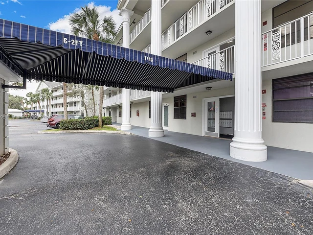 1713 Whitehall Dr # 103, Davie FL 33324