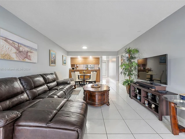 1713 Whitehall Dr # 103, Davie FL 33324