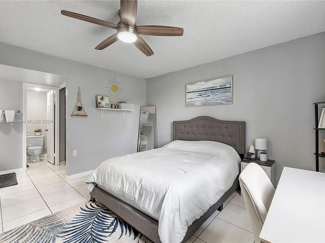 1713 Whitehall Dr # 103, Davie FL 33324