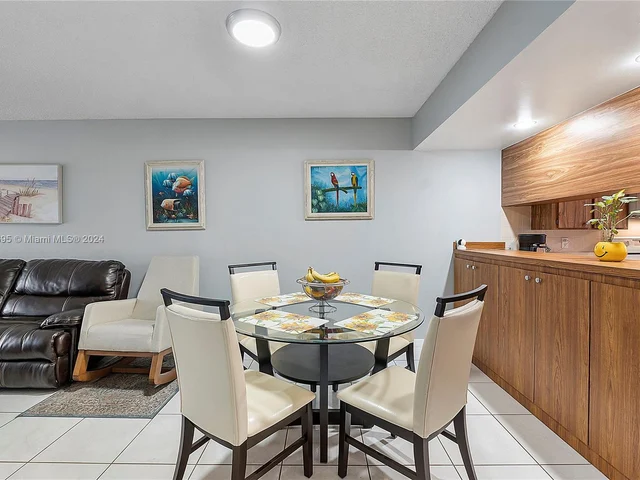 1713 Whitehall Dr # 103, Davie FL 33324