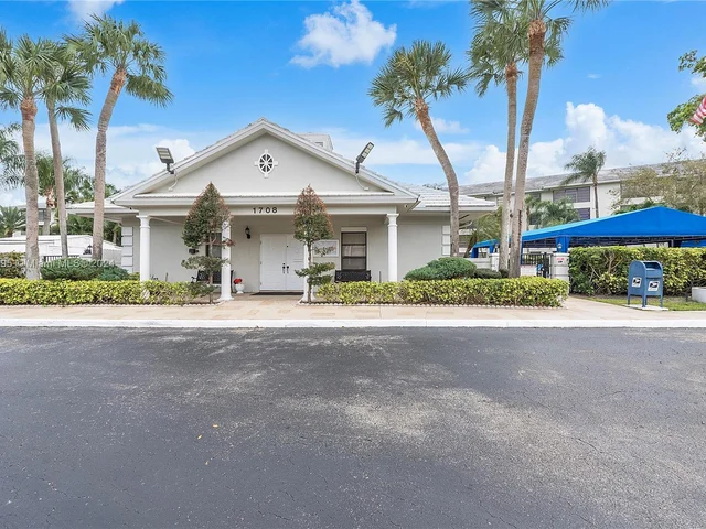 1713 Whitehall Dr # 103, Davie FL 33324