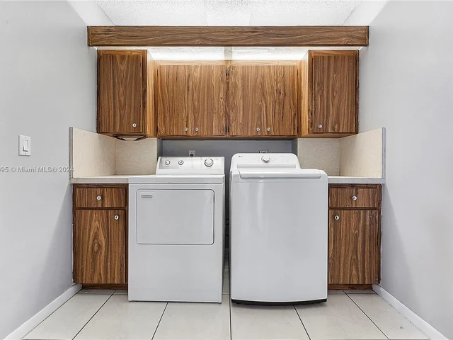 1713 Whitehall Dr # 103, Davie FL 33324