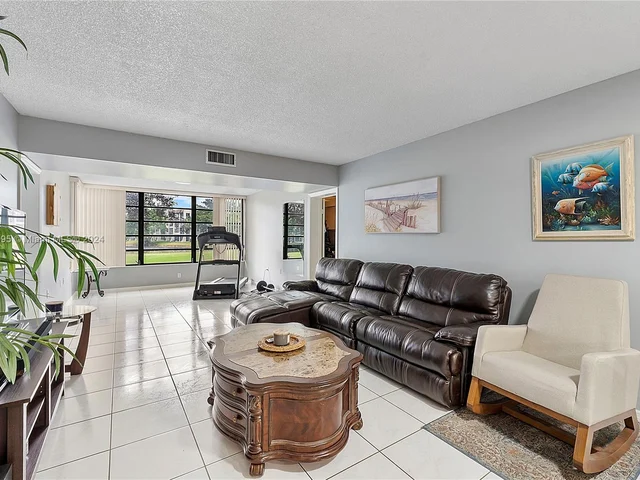 1713 Whitehall Dr # 103, Davie FL 33324