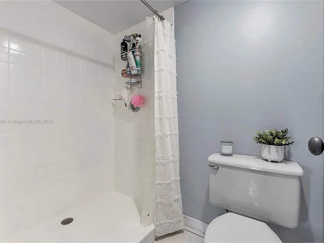 1713 Whitehall Dr # 103, Davie FL 33324