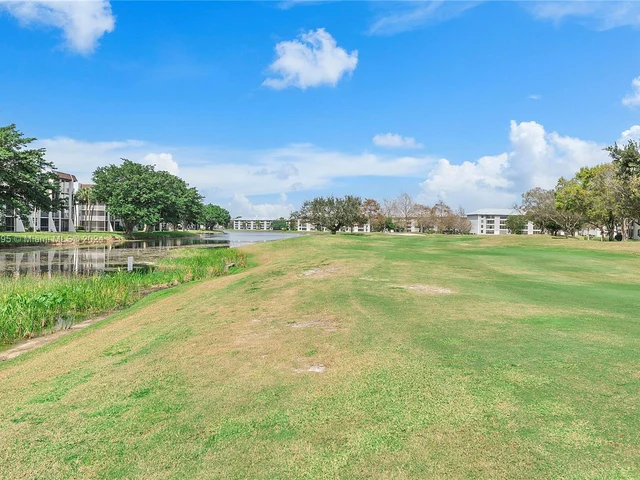 1713 Whitehall Dr # 103, Davie FL 33324